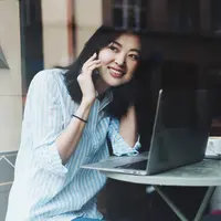 Ilustrasi perempuan dengan kemeja linen. (c) Jkstock/Depositphotos.com