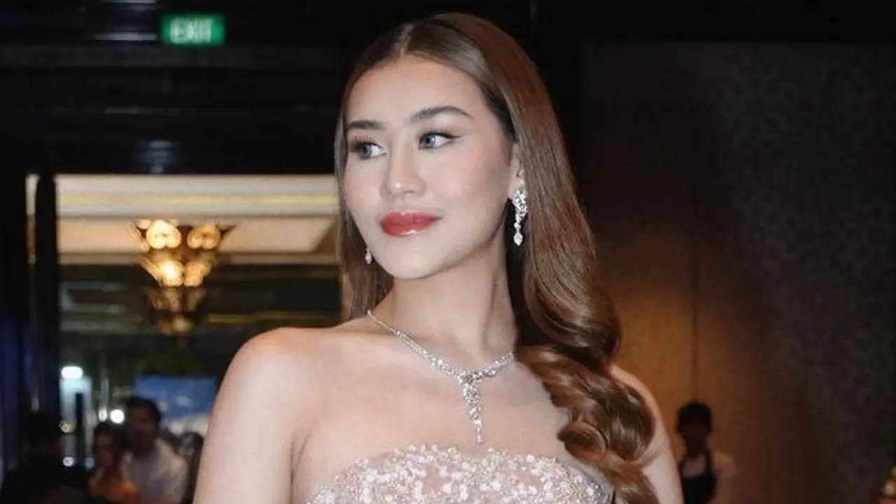 Gaya Glamor Aaliyah Massaid