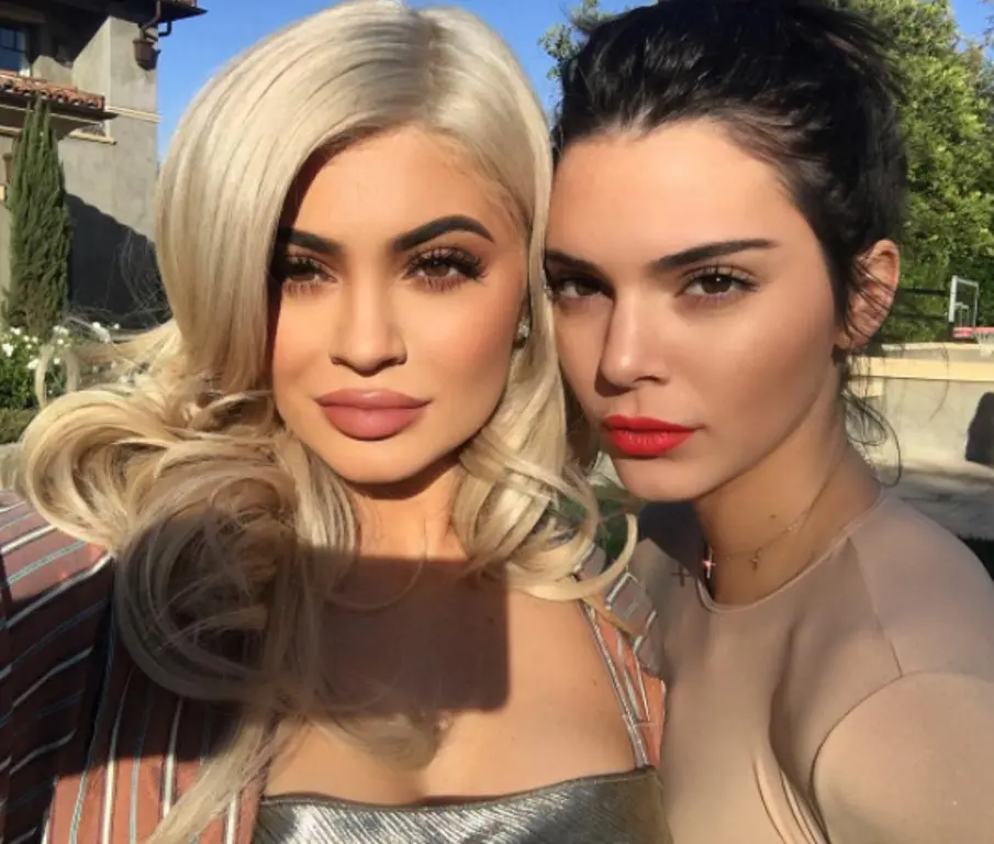 Kendall Jenner dan Kylie Jenner. (foto: Instagram/@kendalljenner).