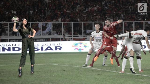 Raisa Minta Fotonya Diedit Bak Gelar Konser di GBK, 7 Hasilnya Kocak Banget