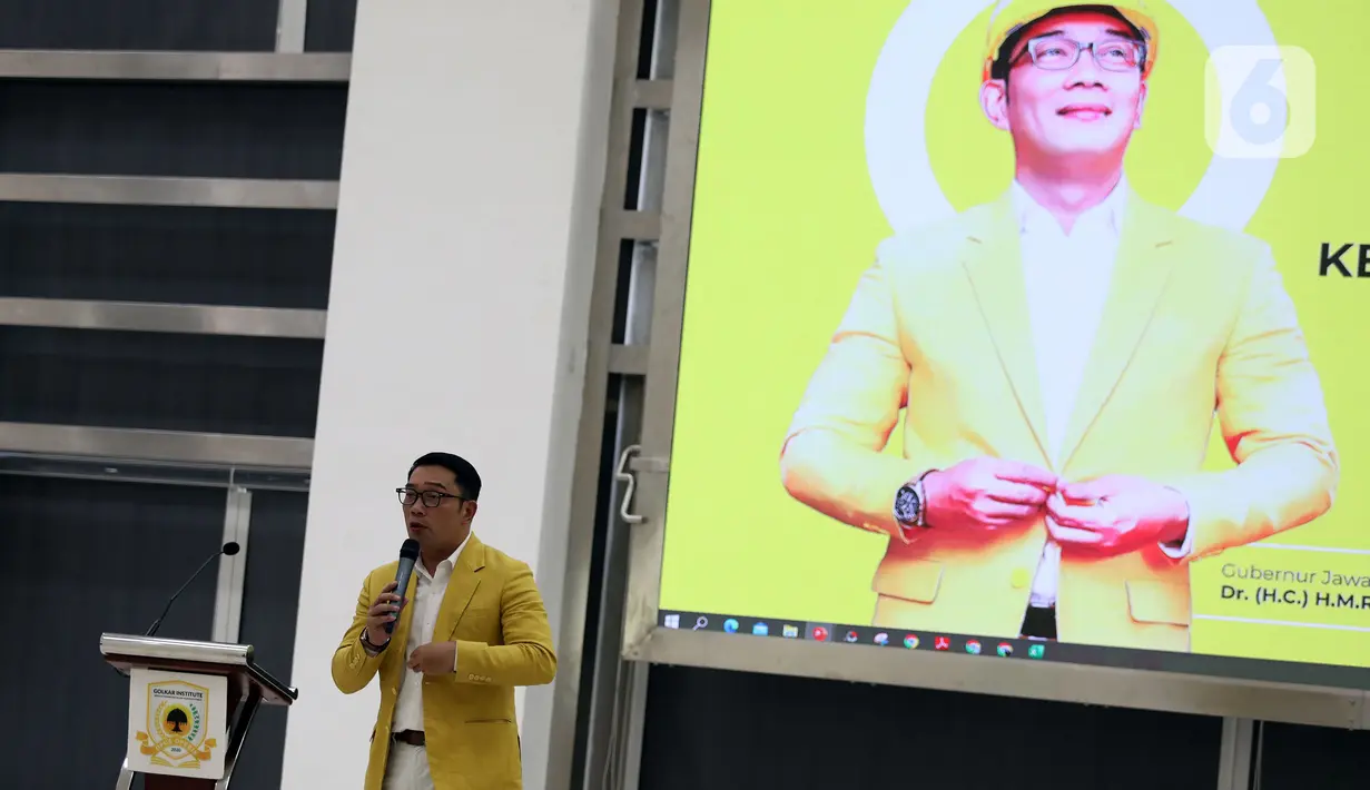 Ridwan Kamil selaku Wakil Ketua Umum Golkar Bidang Pemenangan Pemilu menyampaikan paparannya dalam acara Kuliah Umum Partai Golkar di Golkar Institute, Jakarta, Senin (13/3/2023). Golkar Institute adalah wadah yang disiapkan Partai Golkar untuk menghasilkan pemuda terbaik yang berdaya saing dan berwawasan global. (Liputan6.com/Johan Tallo)