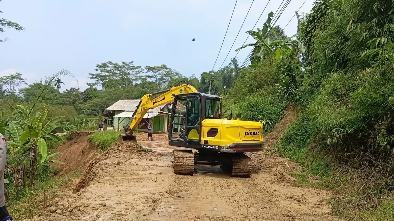 Lokasi longsor di jalur Gunung Padang Cianjur. (Liputan6.com/Fira Syahrin)