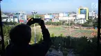 Sejumlah peserta melakukan tari Gemu Famire untuk merayakan HUT ke-73 TNI di Simpang Lima Semarang, Selasa (4/9). Tari yang dilaksanakan jajaran TNI secara serentak di tiga zona waktu wilayah Indonesia itu untuk memecahkan rekor MURI (Liputan6.com/Gholib)