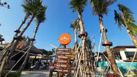 Menteri BUMN Erick Tohir hadiri operasional wisata baru Aloha di Pantai Pasir Putih, di Kawasan PIK 2, Kosambi, Kabupaten Tangerang. Pengelola Kawasan Pantai Indah Kapuk (PIK) itu, mengelola kawasan sepanjang 4 kilometer dengan nuansa kuliner citarasa Hawai.