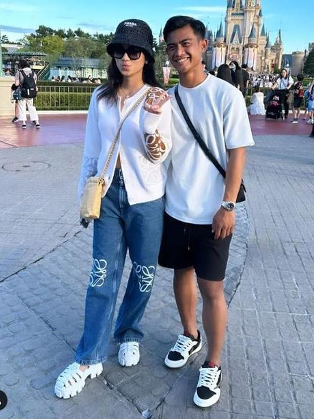 6 Potret Arhan dan Azizah Malu-Malu Umbar Kemesraan, Belum Genap Seminggu Nikah