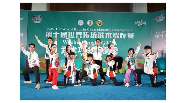 Kerja keras 4 tahun terbayarkan, 6 potret Krisdayanti pulang dari Tiongkok bawa perak kejuaraan wushu