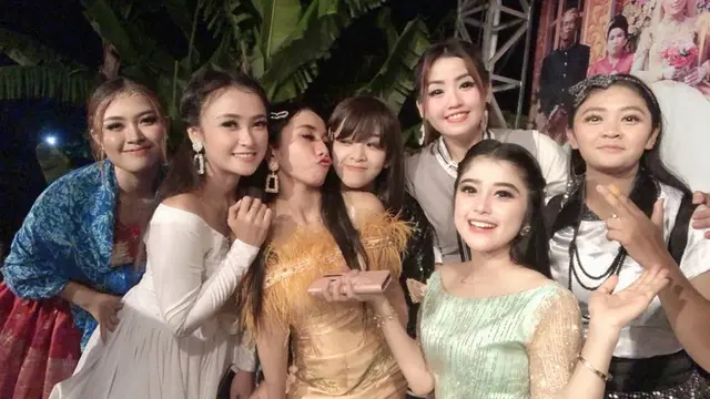 6 Pesona Evie 'Epep New Kendedes', Pemain Kendang Cantik Asal Kediri
