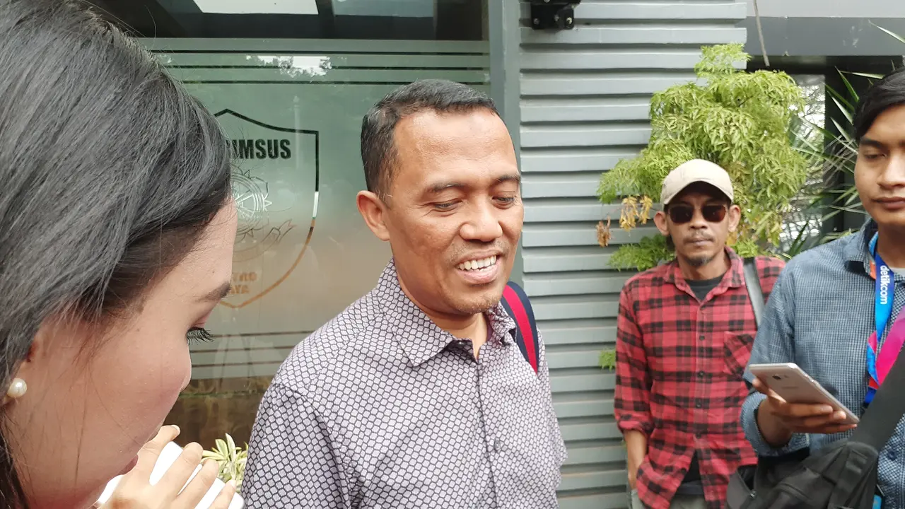 Ketua Bantuan Hukum Front Pembela Islam (FPI), Sugito Atma Pawiro mendatangi Ditreskrimsus Polda Metro Jaya pada Sabtu (25/5/2019).