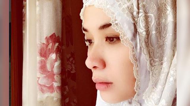Bak Bidadari Marsha Timothy  Cantik dalam Balutan Kerudung 