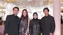 Untuk melengkapi gaya mewahnya, Aaliyah membawa Mini Lady Dior Bag in Black Cannage Lambskin bernilai sekitar Rp 95 juta menurut situs resmi-nya.  [@thariqhalilintar].
