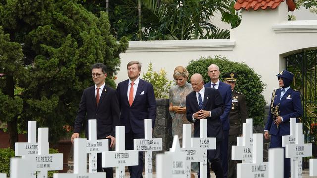 Raja dan Ratu Belanda melakukan ziarah ke makam pahlawan Belanda di Menteng Pulo.
