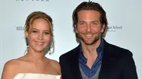 Jennifer Lawrence kembali beradu akting bersama teman lamannya, Bradley Cooper dalam film bertajuk Joy yang akan tayang 25 Desember 2015. (foto: extras.mnginteractive.)