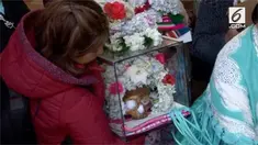 Warga Bolivia punya perayaan khusus untuk tengkorak. Mereka percaya masih ada nyawa yang tertinggal di dalam setiap tengkorak.