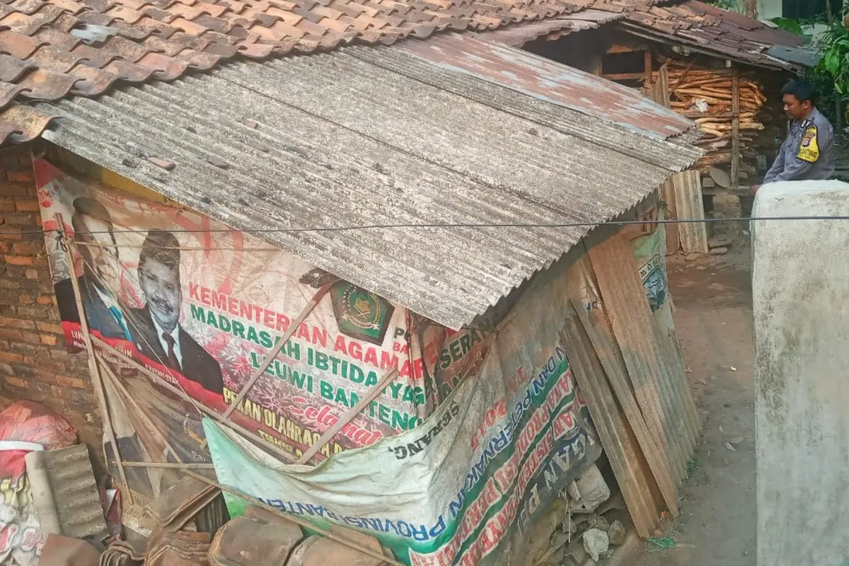 Rumah nenek sapiah yang merupakan bekas kandang ayam