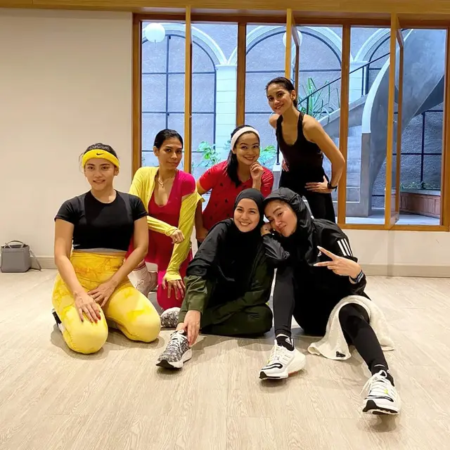 Pertemanan Sehat, Ini 6 Potret Geng Artis Olahraga Bareng