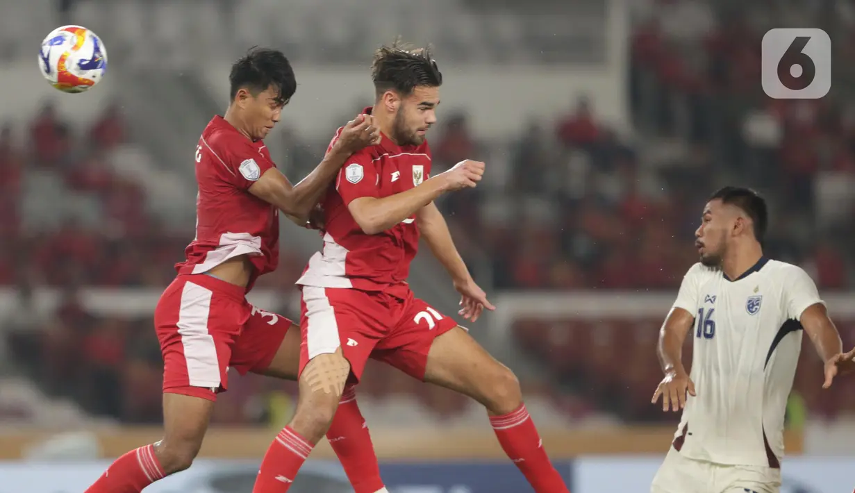 Hingga babak pertama usai, tidak ada gol yang tercipta. (Liputan6.com/Helmi Fithriansyah)