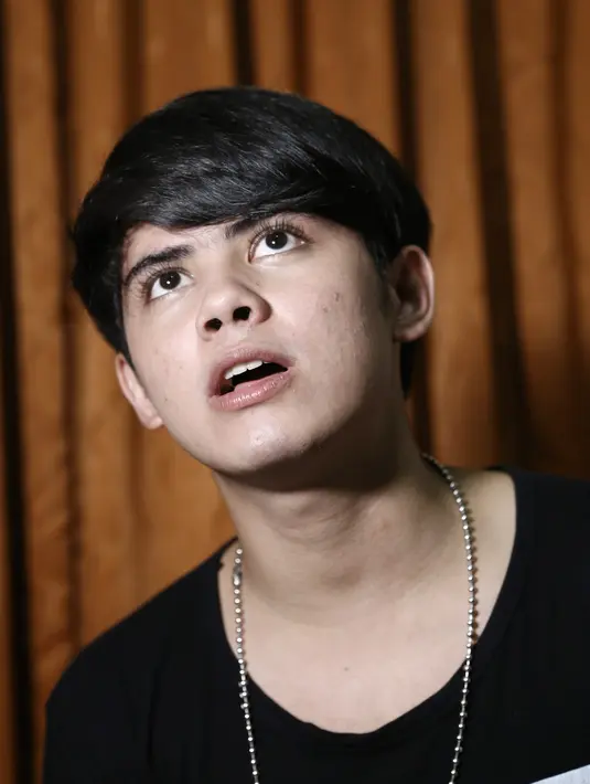 "Fans pastinya penting lah, tanpa mereka kita bukan siapa-siapa. Pasti itu penting karena gimanapun suksesnya kita berawal dari dukungan dia (penggemar) juga," ungkap Aliando Syarief di Lebak Bulus (6/1). (Galih W. Satria/Bintang.com)