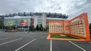 Area luar Gillette Stadium di Foxborough, Boston, AS, menjelang pertandingan fase grup Piala Dunia 2026, Kamis (18/6/2026). Sejumlah instalasi interaktif bertema Piala Dunia disiapkan di kawasan stadion untuk memberikan pengalaman bagi para suporter sebelum memasuki venue pertandingan. (KLY Sports/Hery Kurniawan/Adv/Powerade)