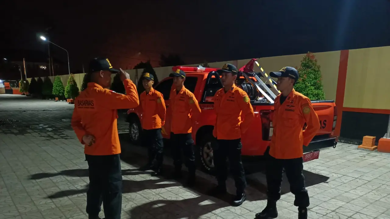 Basarnas memberangkatkan satu tim untuk evakuasi korban tertimbun dinding sumur di Bojongsari, Kedungreja, Cilacap, Jawa Tengah. (Foto: Liputan6.com/Basarnas)