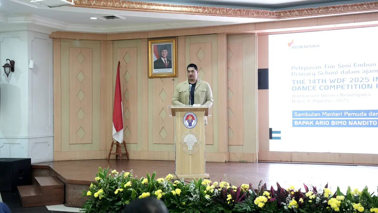 Menteri Pemuda dan Olahraga (Menpora) Dito Ariotedjo saat melepas Tim Seni Embun Pagi Primary School yang akan berlaga di ajang “The 14th WDF 2025 International Dance Competition Program” di Seoul, Korea Selatan 14-17 Agustus 2025 (Istimewa)