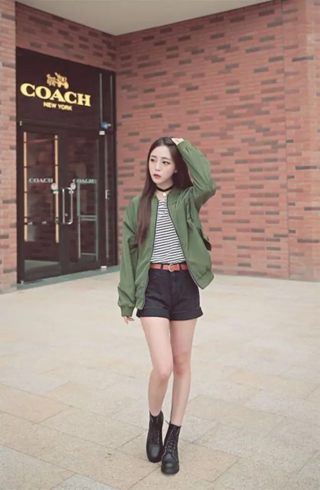 Mix and match jaket parka ala Korean style. (sumber foto: stylishwife.com/pinterest)