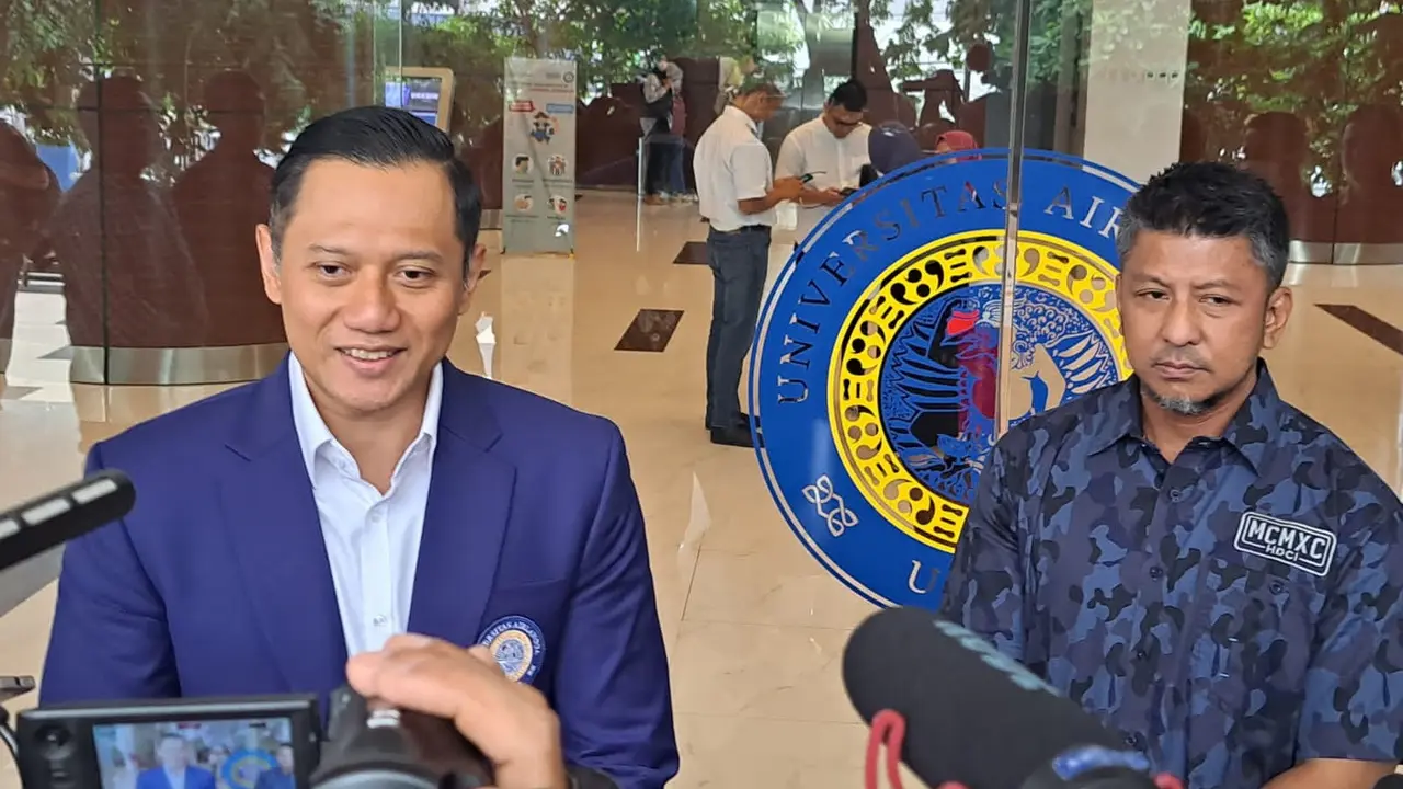 AHY usai ujian proposal disertasi di Unair. (Istimewa)