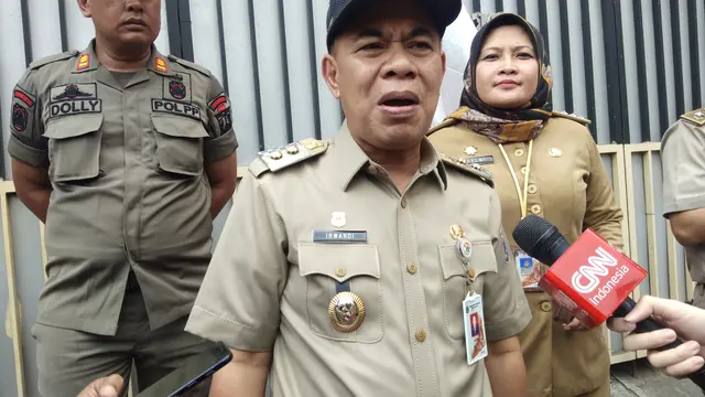Wakil Wali Kota Jakarta Pusat (Jakpus) Irwandi menggelar sidak ke rumah kos-kosan kotak di Johar Baru. (Liputan6.com/Ady Anugrahadi)