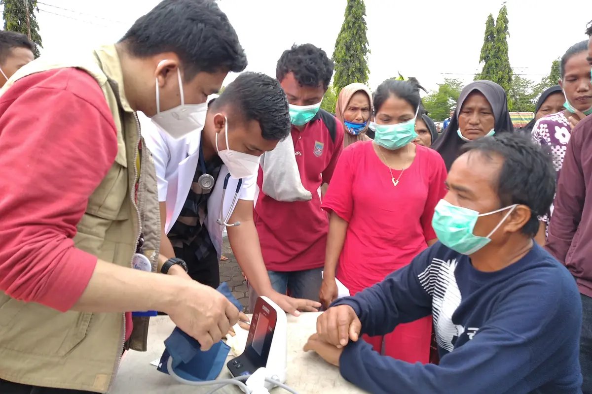 Pengungsi gempa 6,1 SR Pasaman Barat mulai terserang penyakit. (Liputan6.com/ Novia Harlina)
