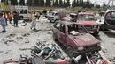 Personel keamanan berjaga di lokasi serangan bom bunuh diri di Quetta, Pakistan, Rabu (25/7). Sebanyak 31 orang tewas dalam serangan tersebut. (BANARAS KHAN/AFP)