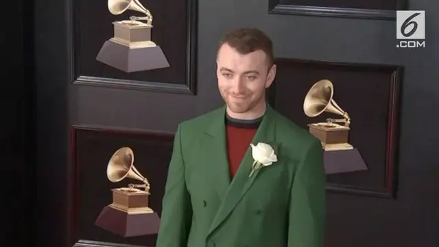 Grammy Awards diwarnai aksi memakai mawar putih oleh sebagian musikus. Ada pesan tersendiri dibalik penggunaan mawar tersebut.