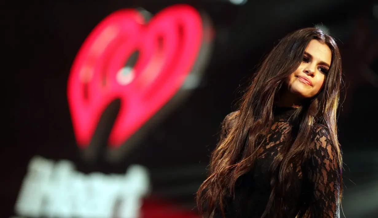 Selena Gomez memang sudah terkenal akan kualitas vokal dan penampilannya yang selalu memukau banyak publik. Mantan kekasih Justin Bieber ini memiliki ciri khas pada tubuh mungilnya nan seksi. (AFP/Bintang.com)