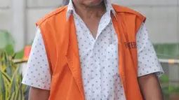 Hakim Pengadilan Negeri Jakarta Selatan, Irwan tiba untuk pemeriksaan di Gedung KPK, Jakarta, Jumat (14/12). Irwan  menjalani pemeriksaan perdana sebagai tersangka kasus dugaan suap penanganan perkara perdata di PN Jaksel. (Merdeka.com/Dwi Narwoko)