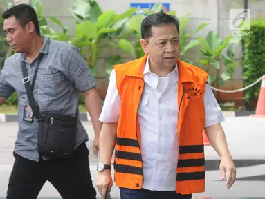 Terdakwa kasus korupsi proyek e-KTP Setya Novanto tiba di gedung KPK untuk menjalani pemeriksaan lanjutan, Jakarta, Senin (26/03). Setya Novanto diperiksa sebagai saksi atas dua tersangka kasus korupsi e-KTP. (Merdeka.com/Dwi Narwoko)