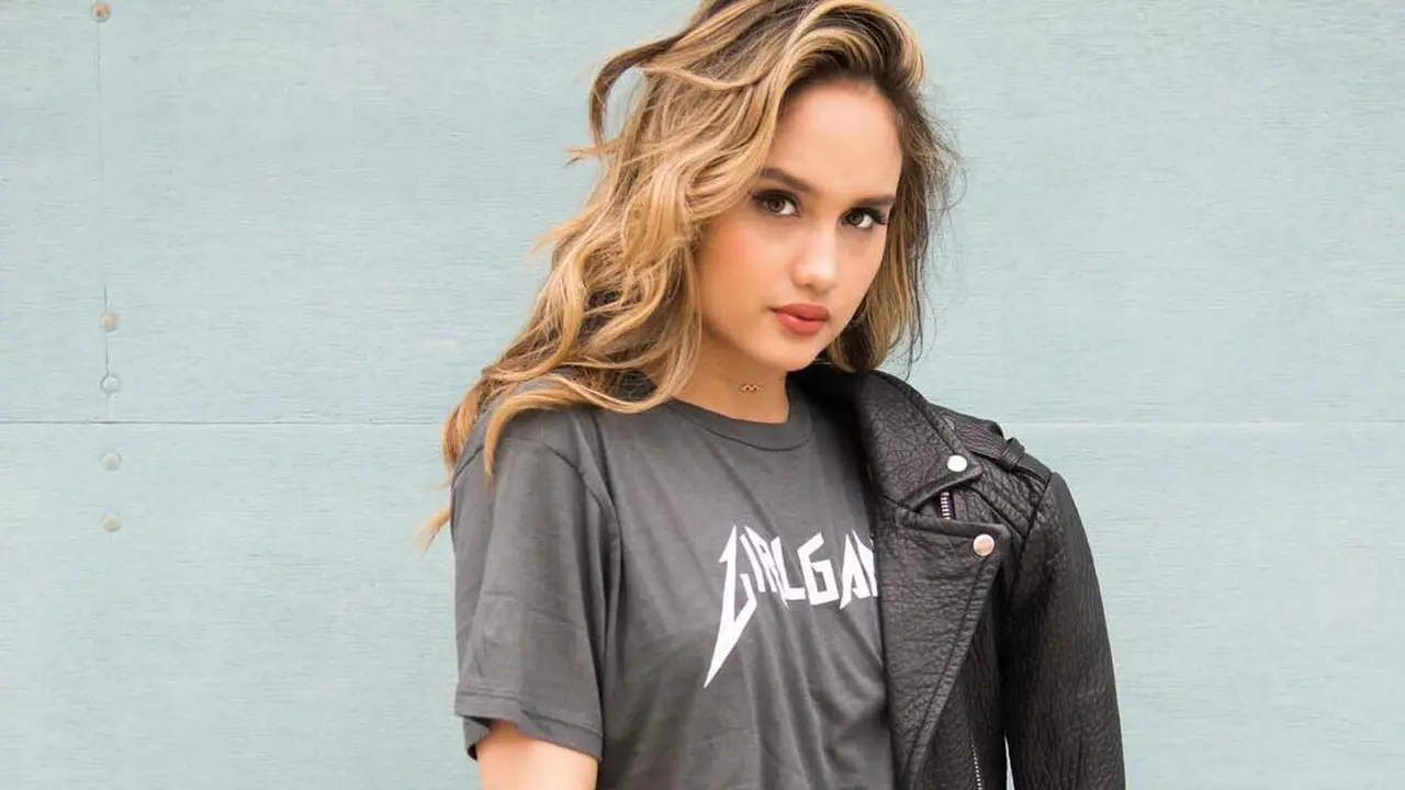 [Bintang] Cinta Laura