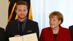 Shkodran Mustafi yang menjadi andalan di lini belakang Timnas Jerman U-17 mampu menyumbang 1 gol bagi Timnas Jerman di Piala Dunia U-17 edisi 2009 dan selalu tampil dalam 4 laga hingga babak 16 besar. Saat Timnas Jerman menjuarai Piala Dunia 2014 di Brasil, Shkodran Mustafi hanya tampil dalam 3 laga akibat dibekap cedera. (AFP/John MacDougall)