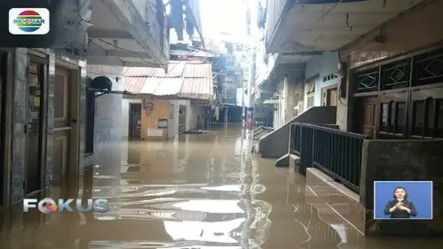 Ciliwung Meluap, Permukiman Warga Terendam Banjir 1 Meter
