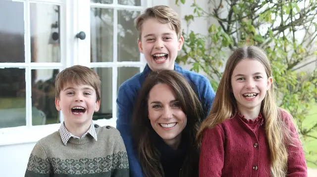 Kate Middleton bersama Pangeran George, Putri Charlotte, dan Pangeran Louis merayakan Hari Ibu. (dok. Instagram @princeandprincessofwales/https://www.instagram.com/p/C4U_IqTNaqU/Dinny Mutiah)