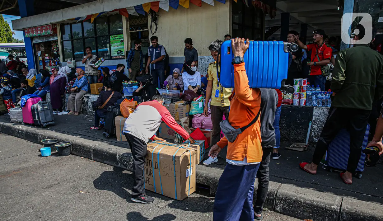 Pemudik yang berangkat dari Kampung Rambutan paling banyak menuju ke wilayah Jawa Tengah. (Liputan6.com/Faizal Fanani)
