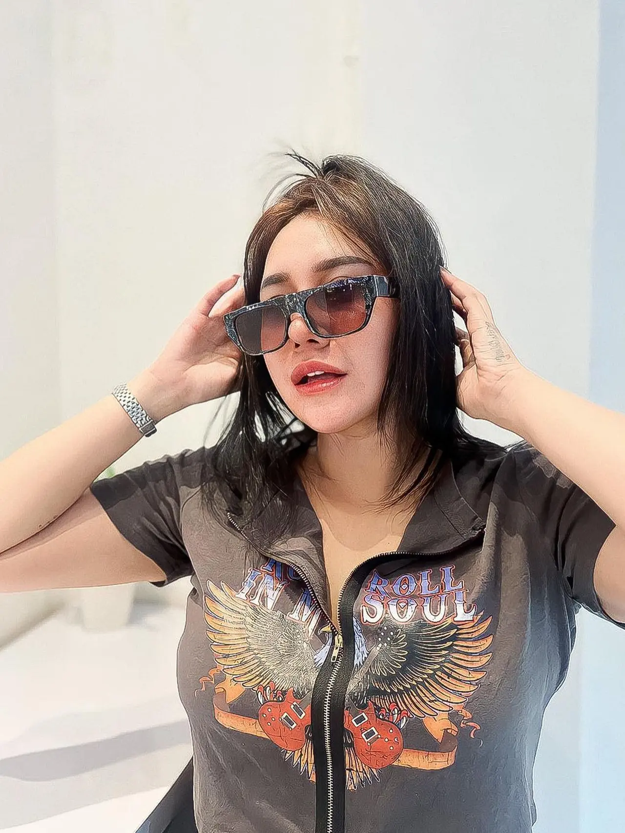 Mengenal Andita Putri Bernades, Owner Salon Kuku yang Sukses Setara ...