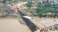 Jembatan di Kenya Barat yang runtuh. (Gatano Pessa/CNN)