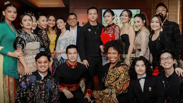 6 Potret Artis di Premiere Film 'Siapa Dia', Nicholas Saputra hingga Ariel Tatum