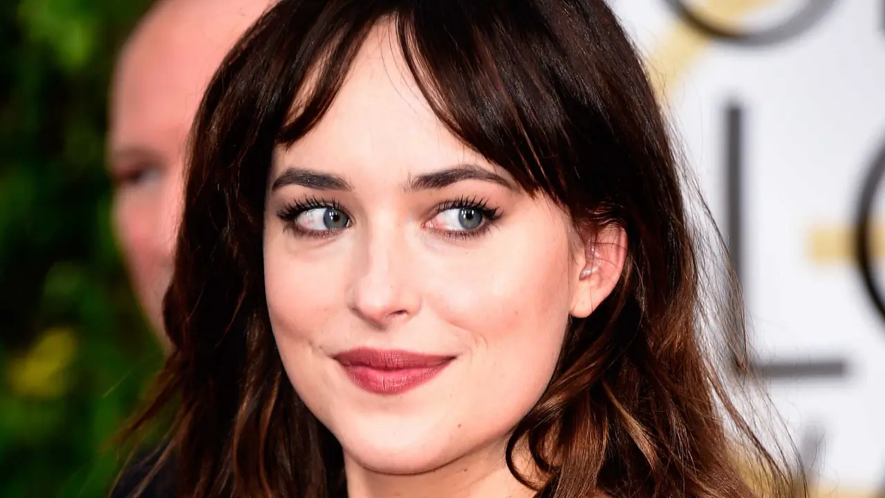 10 Gaya Paling Stylish Dari Dakota Johnson