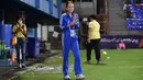 Tak hanya bergaya feminim, saat di lapangan, madam Pang juga tampil sporty look dengan tracksuit biru dari Adidas, dipadukan sneakers Nike. Ia pun mengikat rapi rambutnya dengan pita. @panhlamaam.