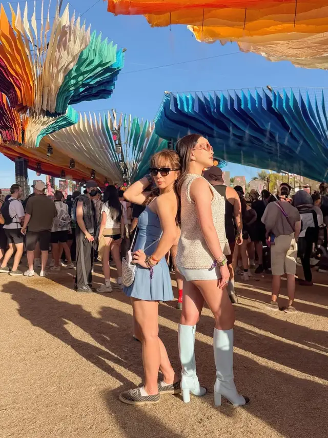 OOTD Shandy Aulia saat hadir di Coachella bawa Hermes. [@shandyaulia]