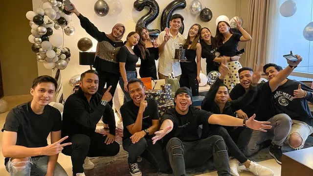 6 Momen Ulang Tahun Rayn Wijaya, Dapat Kejutan Manis dari Ranty Maria