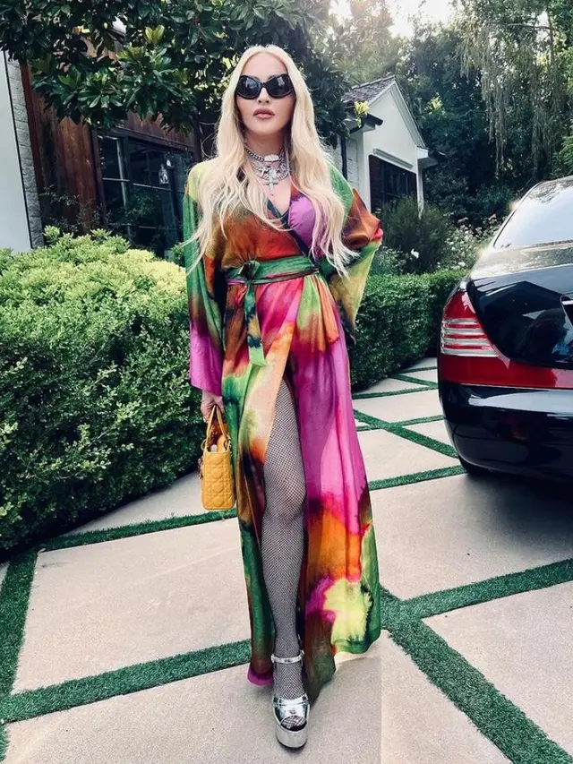 5 Gaya Tamu Undangan di Pernikahan Britney Spears dan Sam Asghari, Madonna hingga Selena Gomez Tampil Glamor