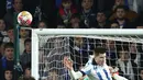 Real Sociedad baru bisa memperkecil ketinggalan di menit ke-89 lewat gol Mikel Merino. (FRANCK FIFE/AFP)