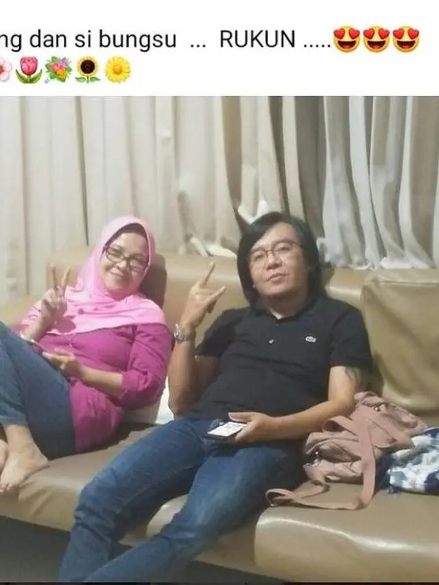 Setia Menemani, Ini 7 Potret Ari Lasso dan Kakak Sulungnya yang Seorang Muslim