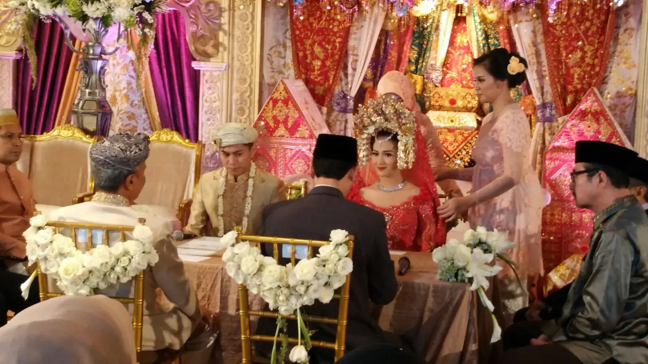 Pernikahan Nina Zatulini dan Chandra Tauphan 