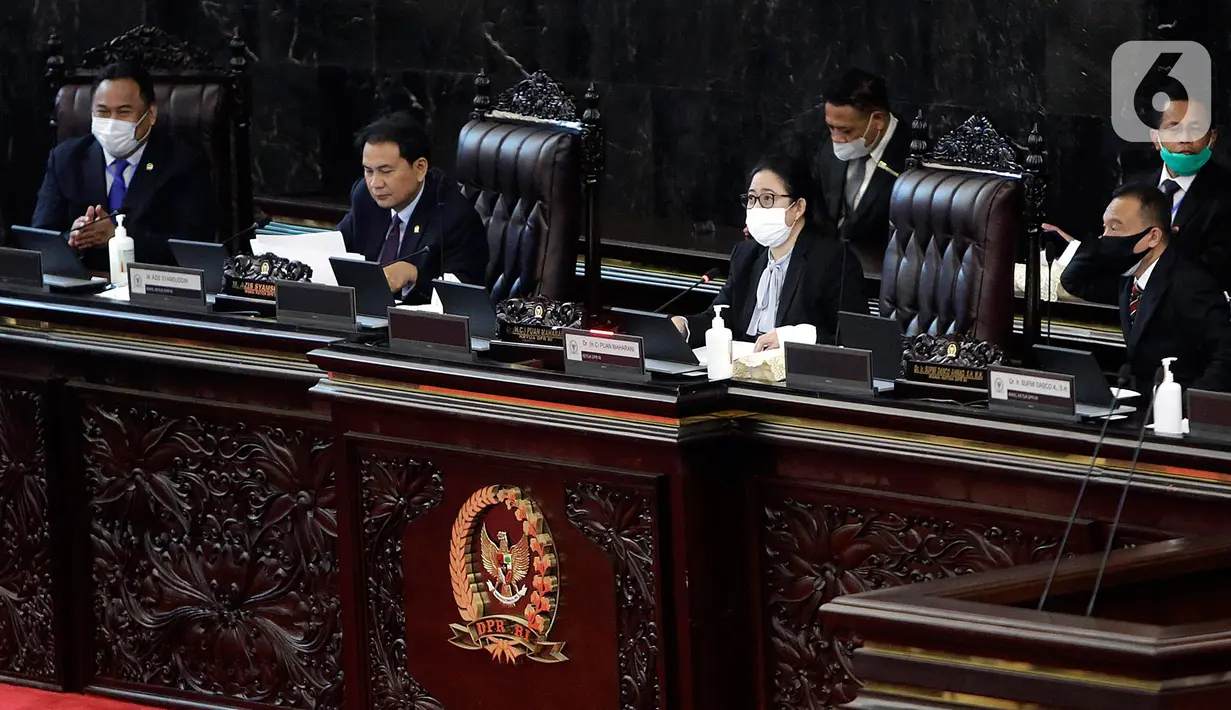 Ketua DPR Puan Maharani mengikuti Rapat Paripurna ke-14 Masa Persidangan III 2019-2020 di Kompleks Parlemen, Senayan, Jakarta, Selasa (5/5/2019). (Liputan6.com/Johan Tallo)